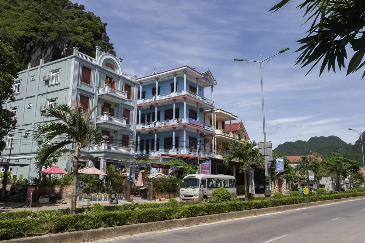Hotels and guesthouses along the main road of Phong Nha town