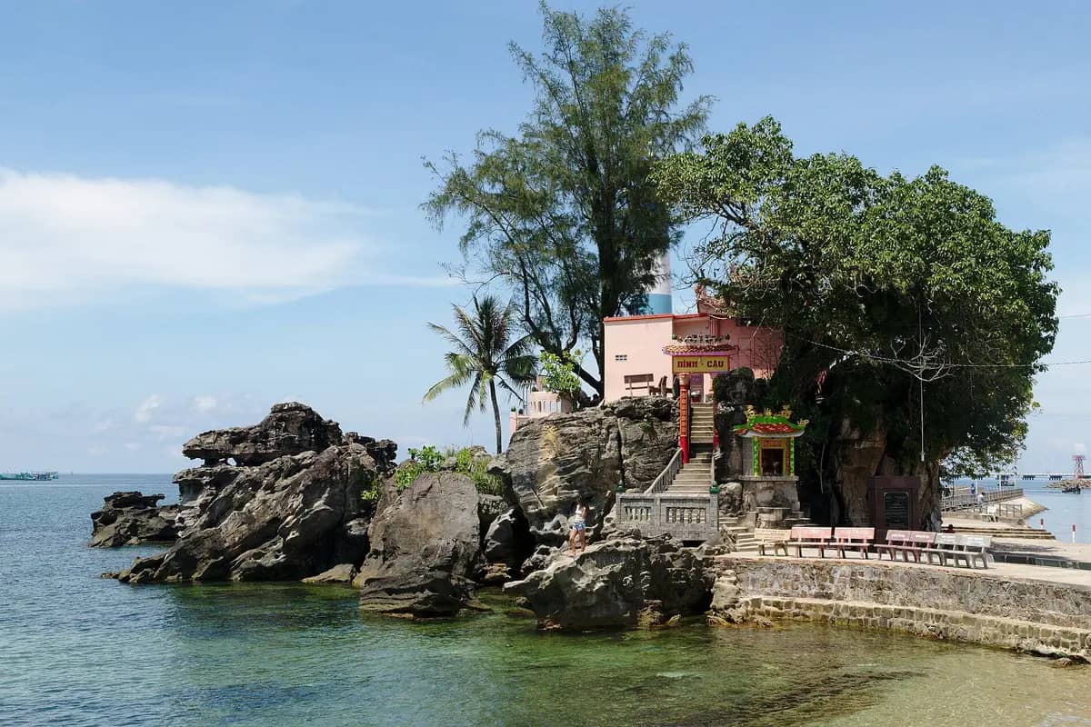 Dinh Cau shrine on its rocks at the mouth of the Duong Dong river