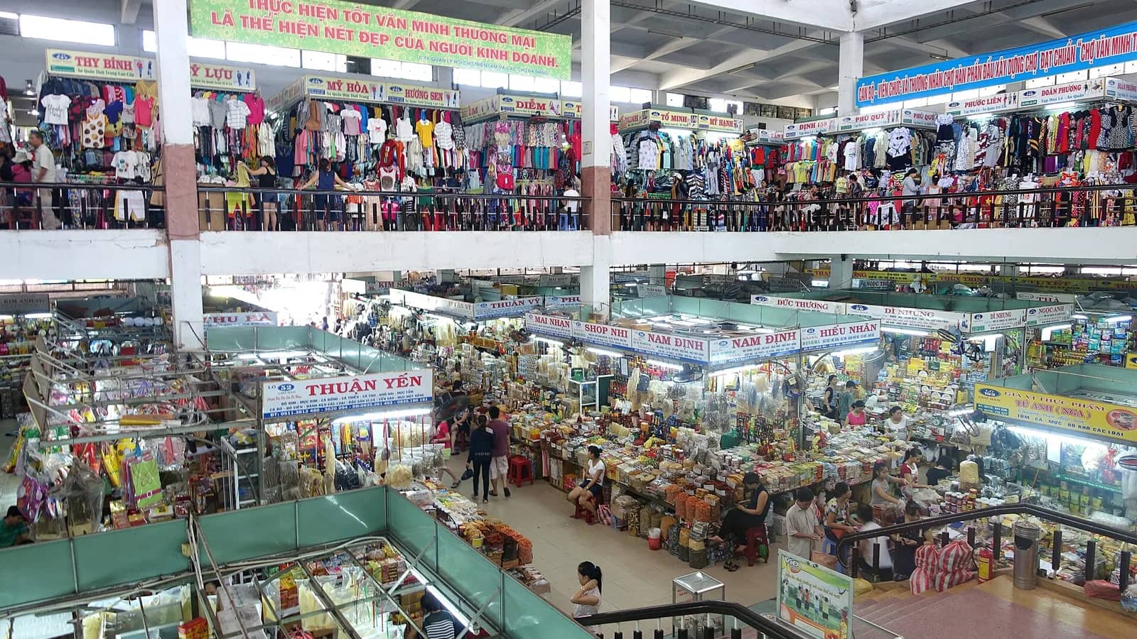 Inside Han Market seen from the upper floor: rows of stalls under a high roof, with shoppers on the ground floor