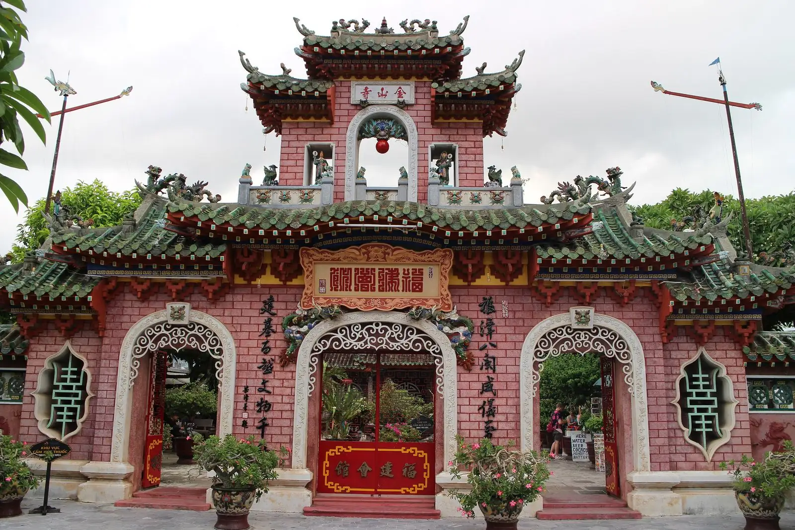 The gate of the Fujian Assembly Hall in Hoi An